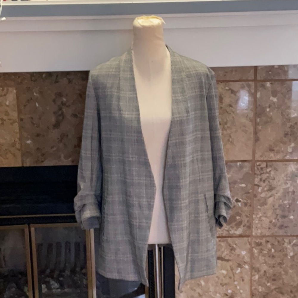 STUNNING Babaton Classic Gray Plaid Blazer Size 8 - Picture 4 of 8